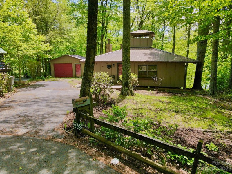 Property image 2 at 154 Lady Slipper Loop, Newland, NC 28657