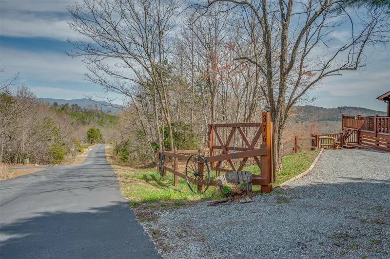 Property image 2 at 376 Tahawus Drive, Bostic, NC 28018