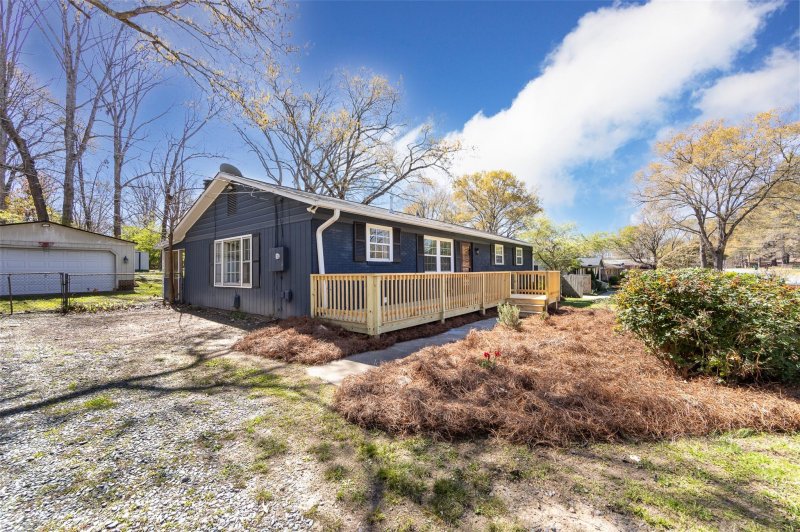 Property image 3 at 206 White Oak Lane, Matthews, NC 28104