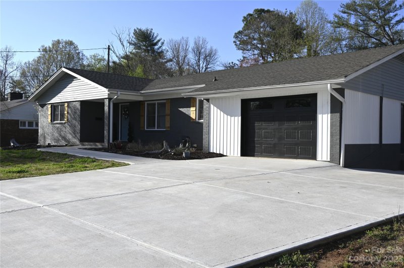 Property image 3 at 110 31st Avenue, Hickory, NC 28601