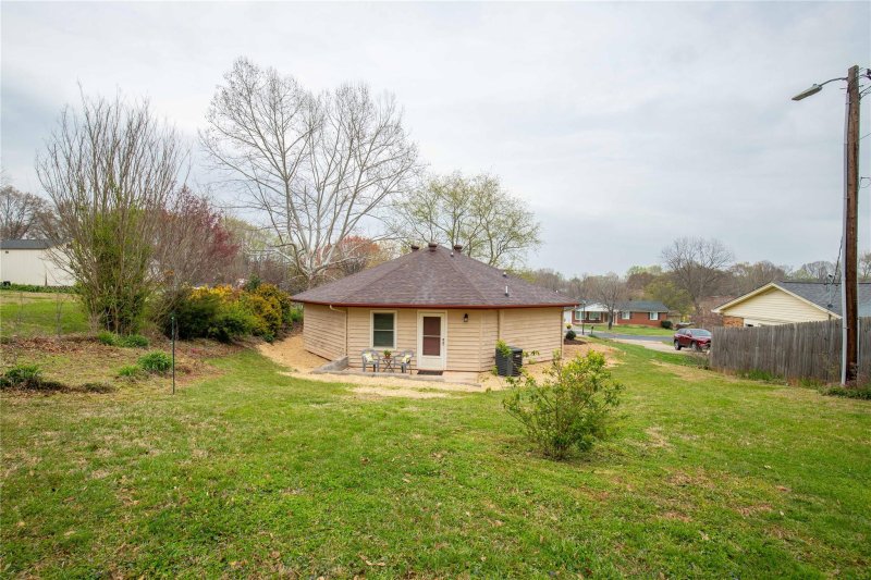 Property image 2 at 2414 Wilmont Drive, Gastonia, NC 28054