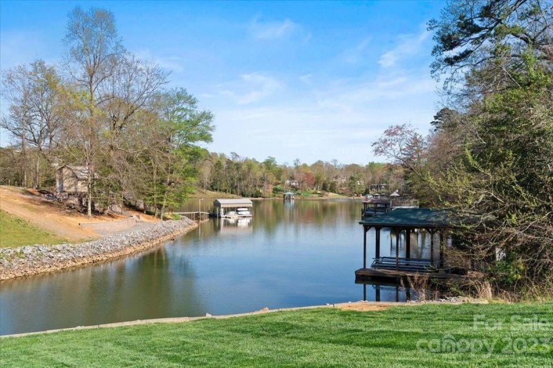 Property image 4 at 6740 Waterfront Drive, Hickory, NC 28601