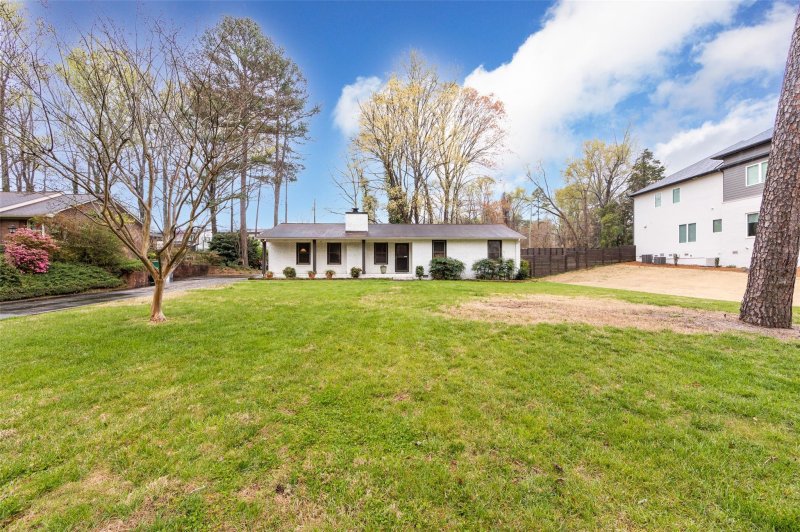 Property image 3 at 5626 Charing Place, Charlotte, NC 28211