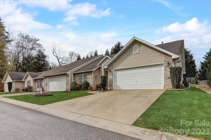 Property image 2 at 129 Lanceford Circle, Fletcher, NC 28732