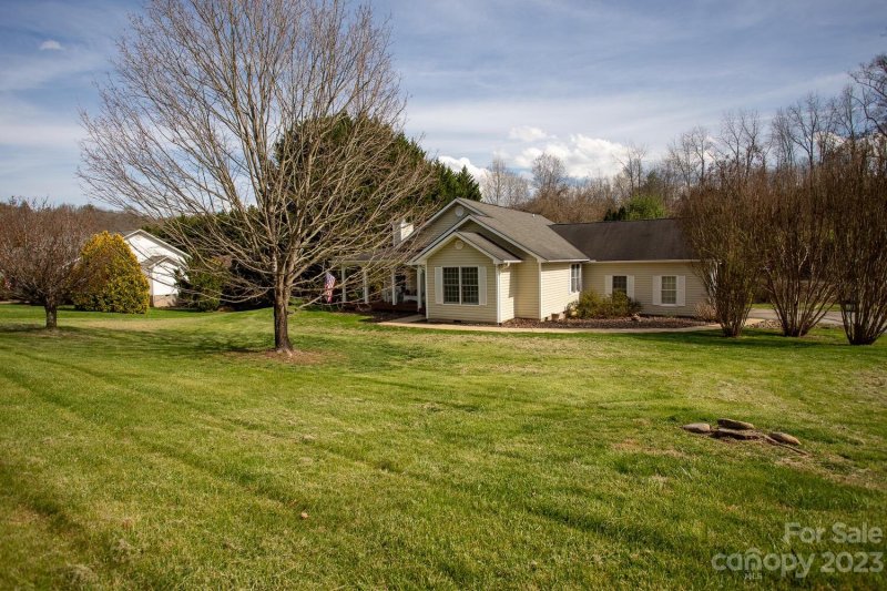 Property image 2 at 105 Meadow Run, Asheville, NC 28806