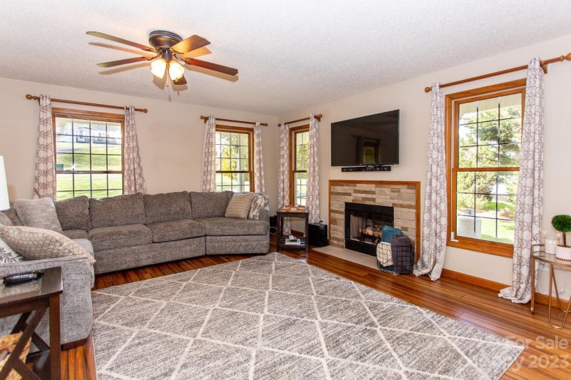 Property image 4 at 105 Meadow Run, Asheville, NC 28806