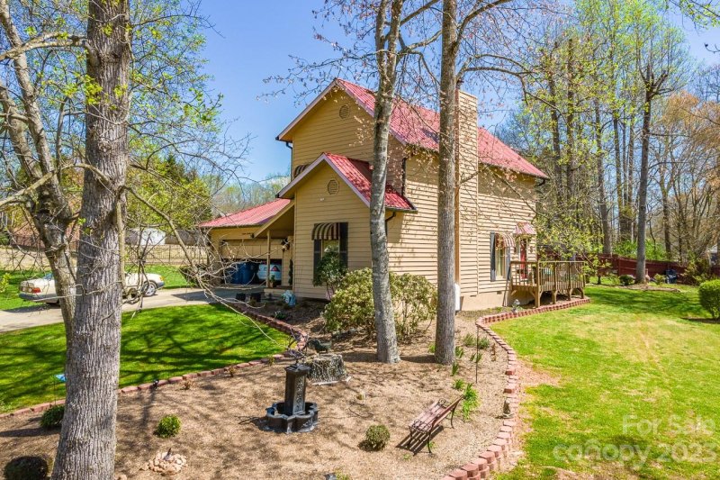 Property image 3 at 1228 Hidden Creek Circle, Hickory, NC 28602