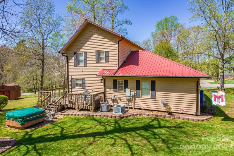 Property image 4 at 1228 Hidden Creek Circle, Hickory, NC 28602