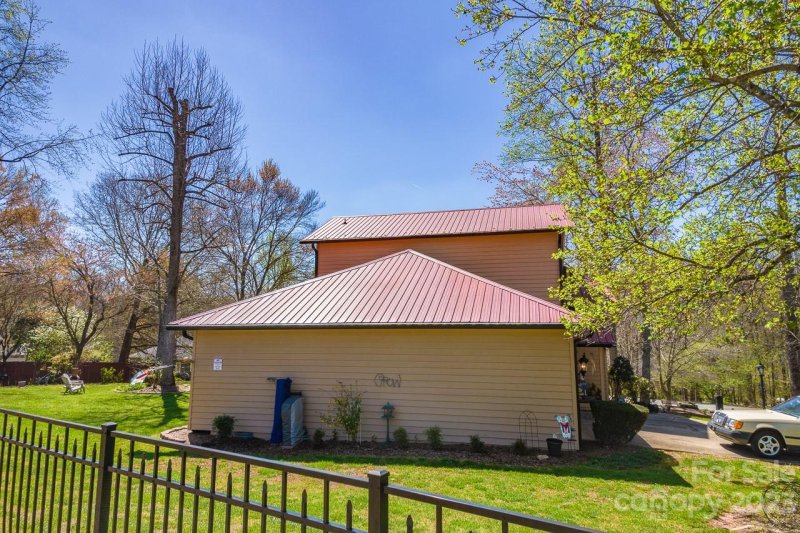 Property image 5 at 1228 Hidden Creek Circle, Hickory, NC 28602