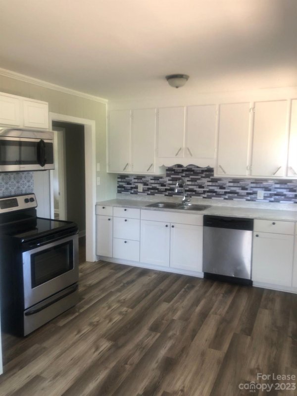 Property image 3 at 4139 Briarhill Drive, Charlotte, NC 28215