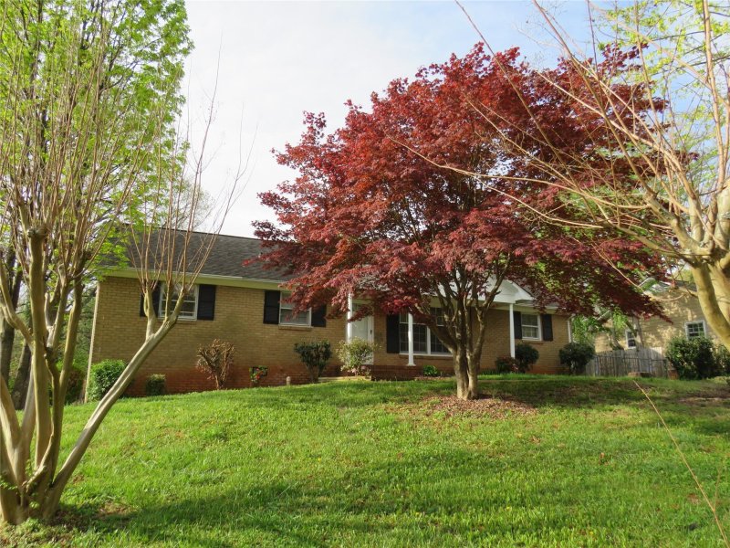 Property image 3 at 1037 Mclaughlin Drive, Charlotte, NC 28212