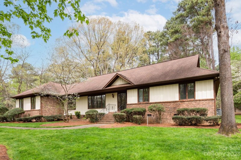 Property image 2 at 508 Amanda Drive, Matthews, NC 28104