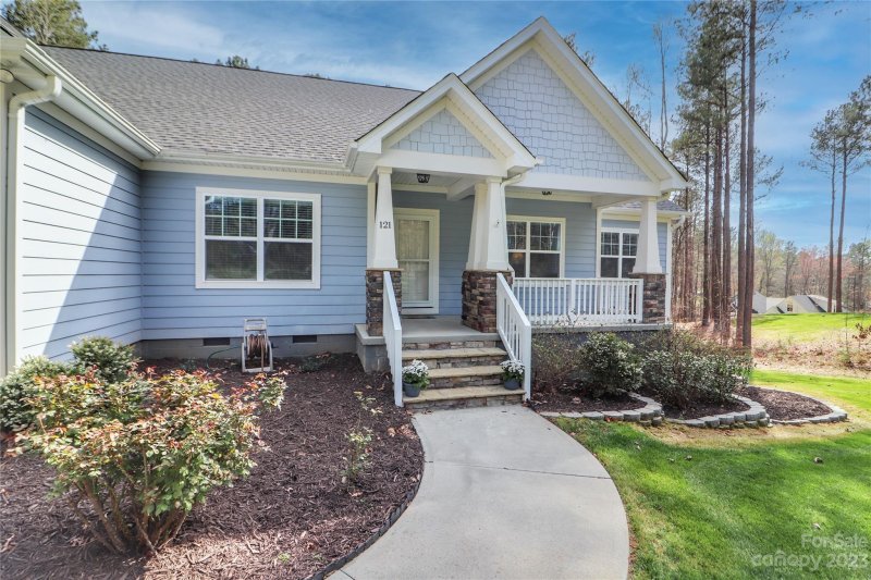 Property image 4 at 121 Holt Lane, Mooresville, NC 28117