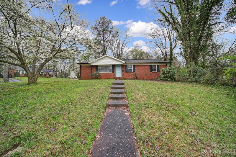 Property image 2 at 2524 Dora Drive, Charlotte, NC 28215