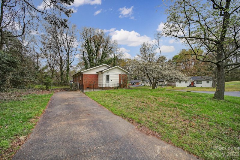 Property image 3 at 2524 Dora Drive, Charlotte, NC 28215