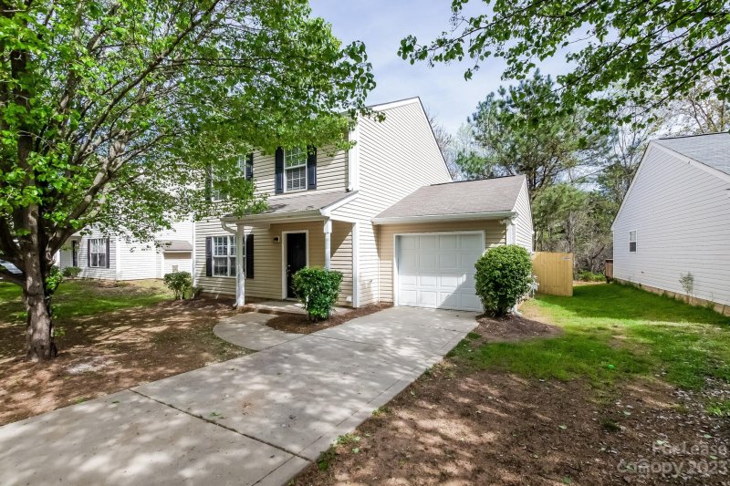 Property image 2 at 320 Kingville Drive, Charlotte, NC 28213