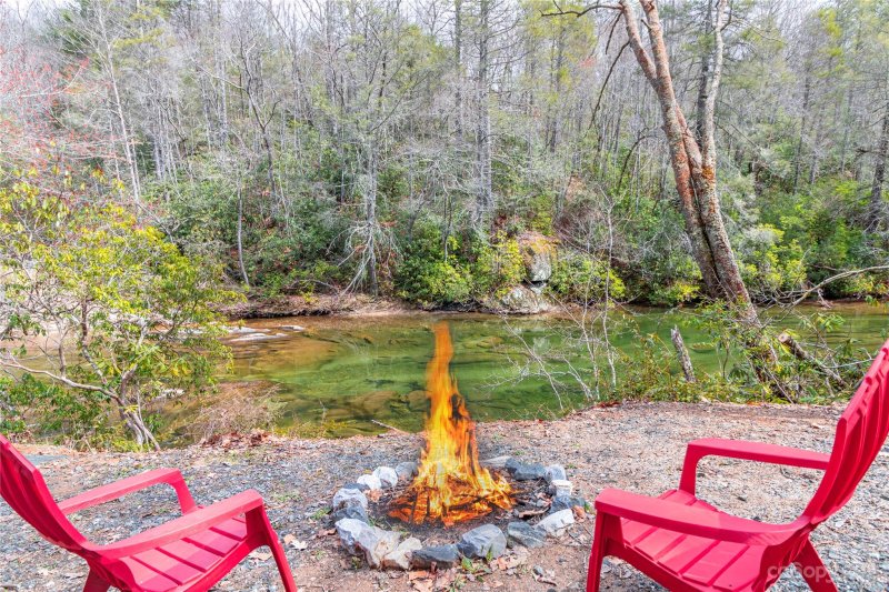 Property image 2 at 1218 Clearwater Lane, Burnsville, NC 28714