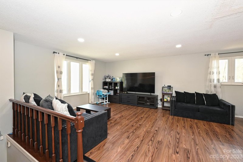 Property image 4 at 3208 Raven Glen Court, Charlotte, NC 28212