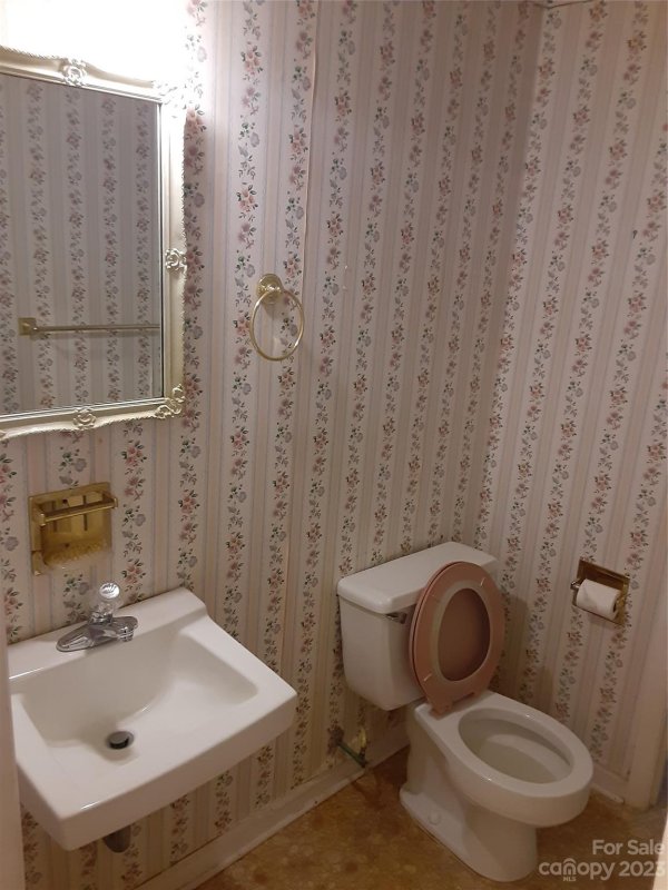 Property image 4 at , Charlotte, NC 28216