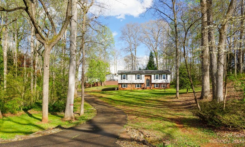 Property image 2 at 1444 Hardwood Circle, Newton, NC 28658