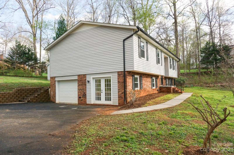 Property image 3 at 1444 Hardwood Circle, Newton, NC 28658