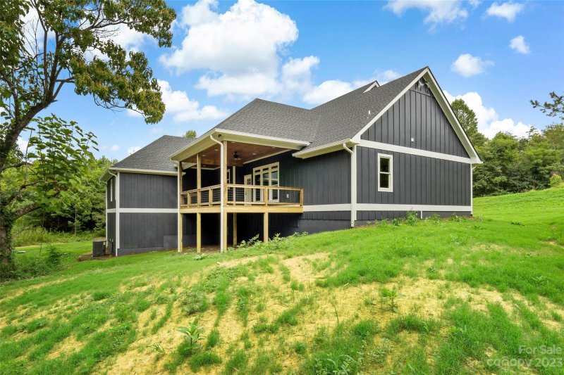 Property image 4 at 404 Summer Orchard Drive, Hendersonville, NC 28792