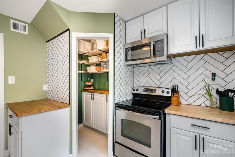 Property image 3 at 3728 Winding Creek Lane, Charlotte, NC 28226