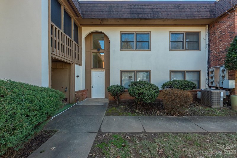 Property image 2 at 427 6th Avenue, Hendersonville, NC 28739