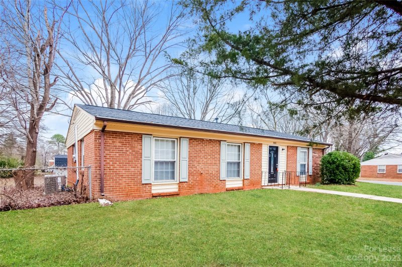 Property image 2 at 800 Milan Road, Charlotte, NC 28216