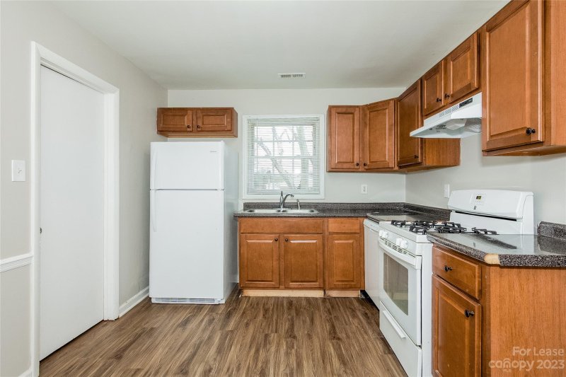 Property image 5 at 800 Milan Road, Charlotte, NC 28216