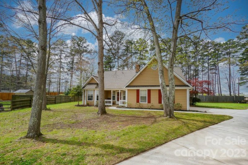 Property image 2 at 193 Valleybrook Drive, Denver, NC 28037