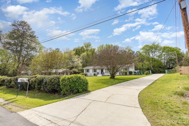 Property image 3 at 8524 Sharonbrook Drive, Charlotte, NC 28210