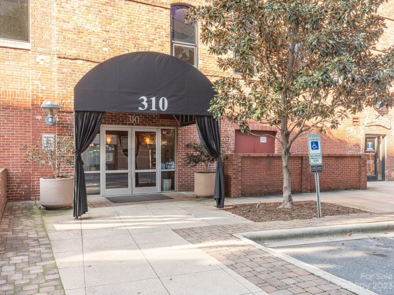 Property image 2 at 310 Arlington Avenue, Charlotte, NC 28203