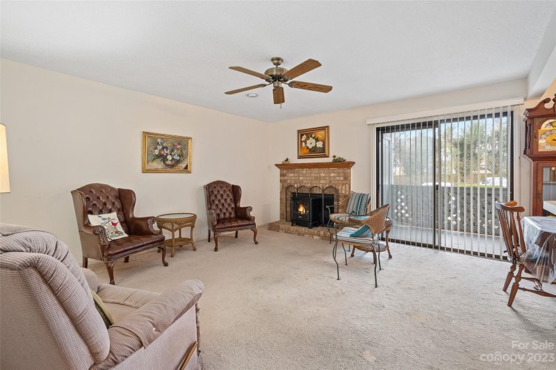 Property image 3 at 5861 Harris Grove Lane, Charlotte, NC 28212