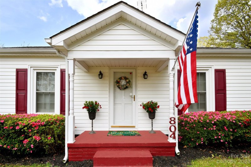 Property image 2 at 804 Maplewood Street, Kannapolis, NC 28081