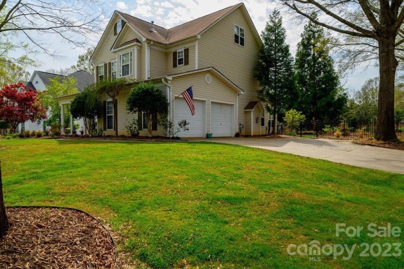 Property image 2 at 104 Forest Glen Road, Mooresville, NC 28115