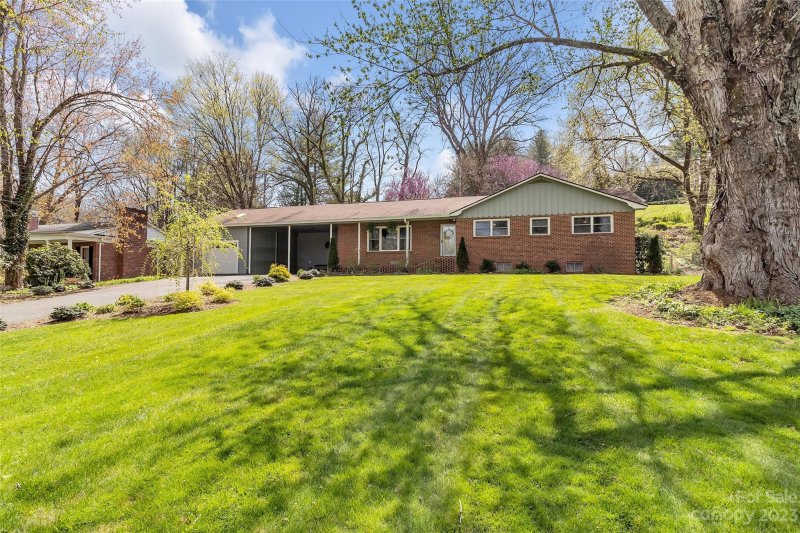 81 S Country Club Drive