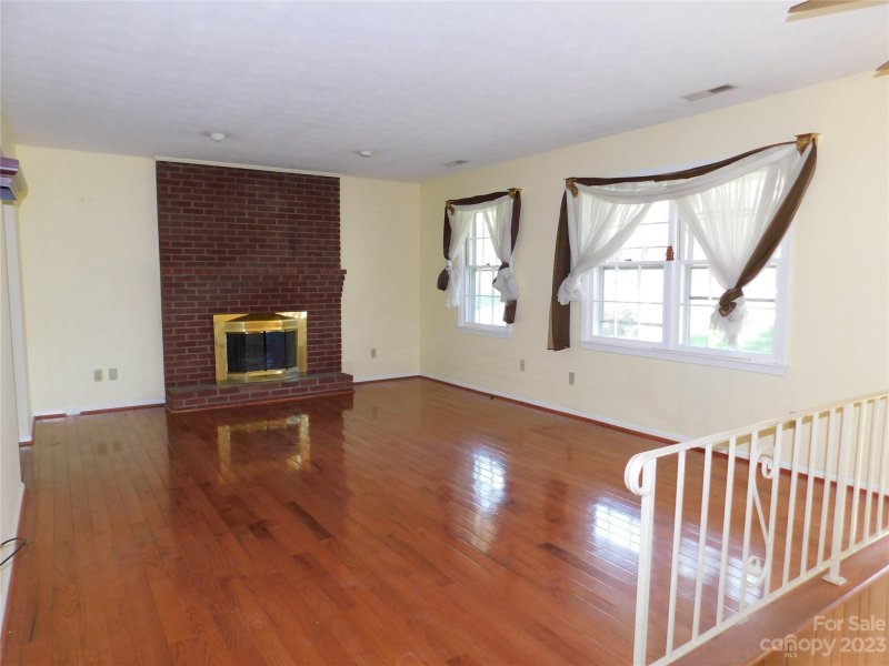 Property image 3 at 107 Castleton Lane, Hendersonville, NC 28791