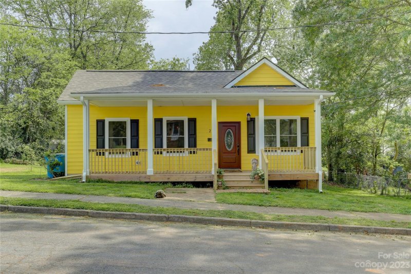 211 Lee Street