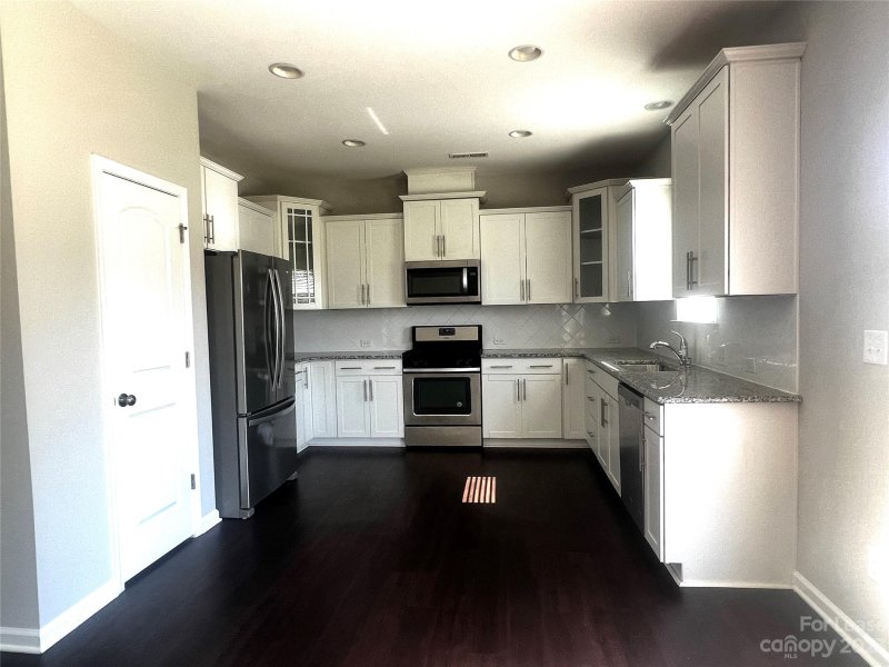 Property image 2 at 4127 Woolcott Avenue, Charlotte, NC 28213