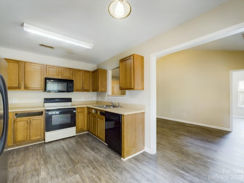 Property image 4 at 2334 Reid Oaks Drive, Charlotte, NC 28208