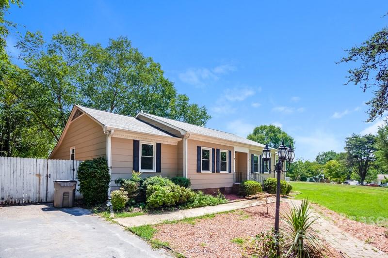 1004 Ramblewood Lane