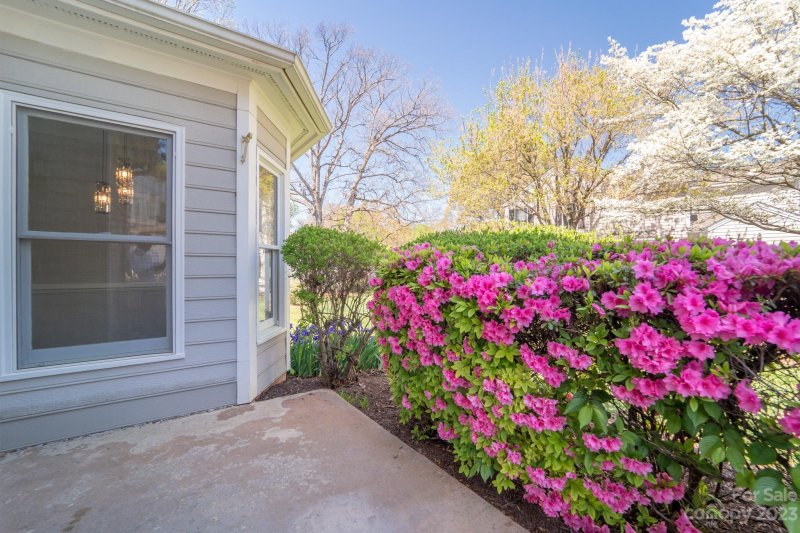 Property image 2 at 8604 Fox Chase Lane, Charlotte, NC 28269