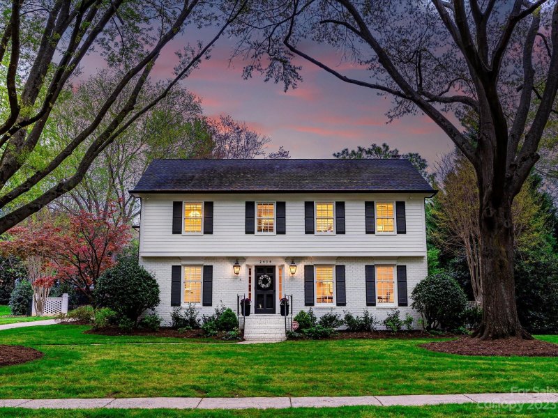 2434 Valencia Terrace