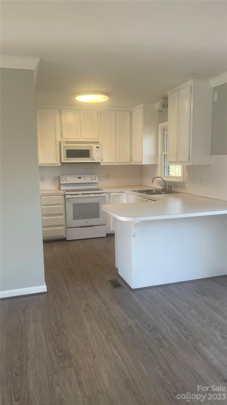 Property image 3 at 1520 Castell Lane, Hickory, NC 28601