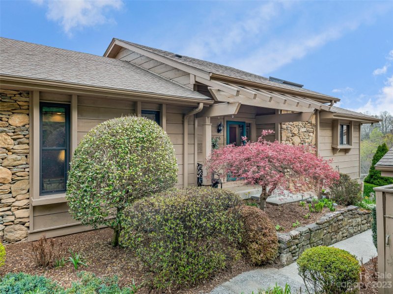 Property image 3 at 136 Woodbridge Drive, Laurel Park, NC 28739