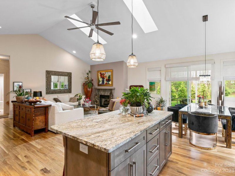 Property image 4 at 26 E Williams Meadow Court, Hendersonville, NC 28739