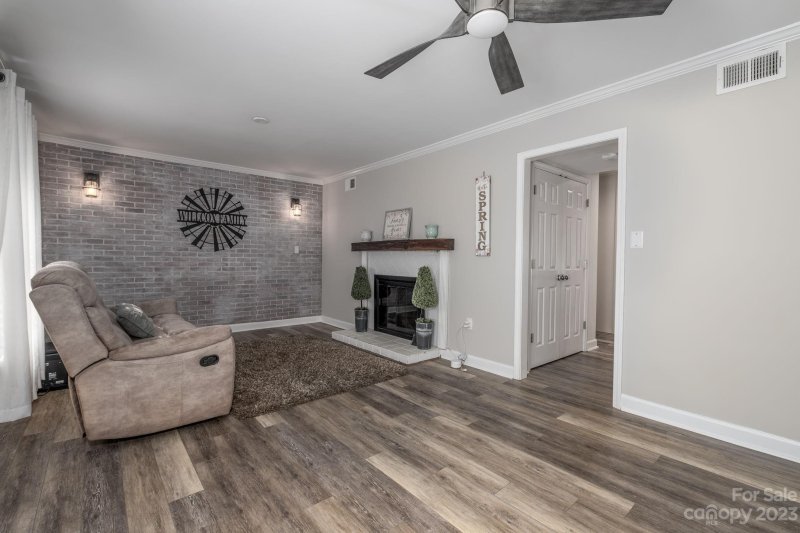 Property image 3 at 2025 Bardstown Road, Charlotte, NC 28226