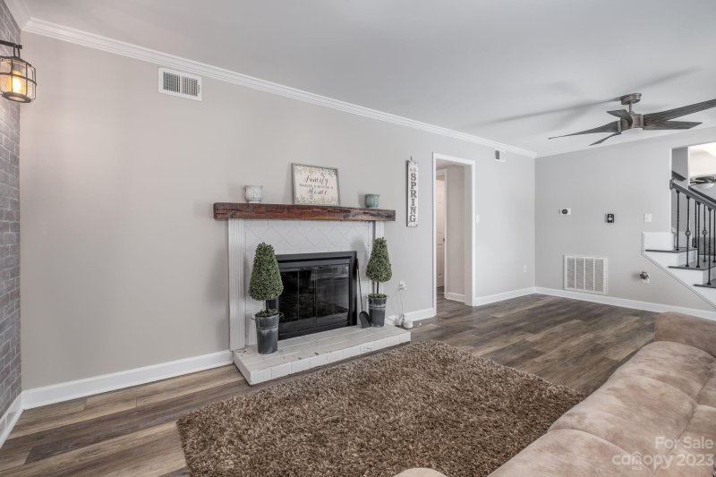 Property image 4 at 2025 Bardstown Road, Charlotte, NC 28226