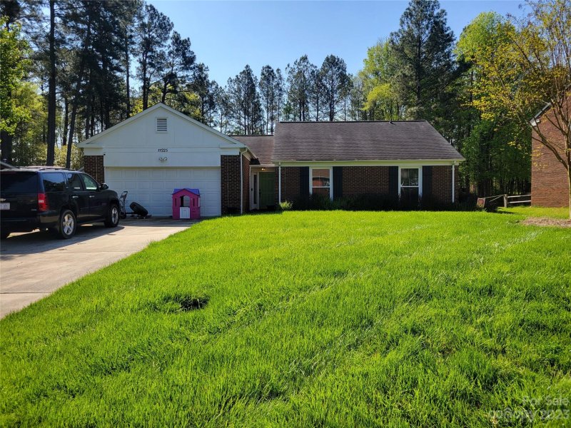 Property image 2 at 11225 Coachman Circle, Charlotte, NC 28277